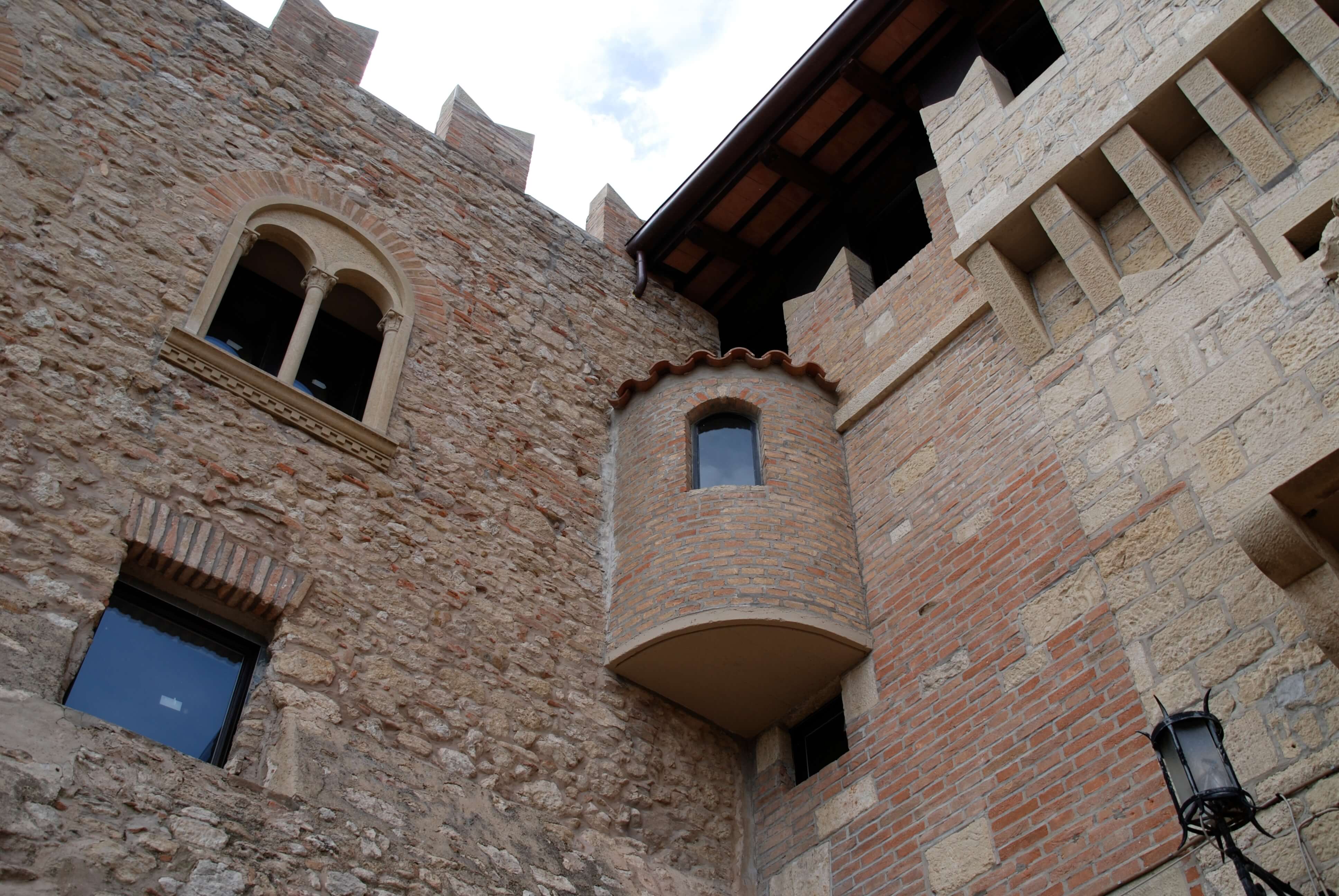 Ecobeton Brickcover su pietra e mattoni di un Castello