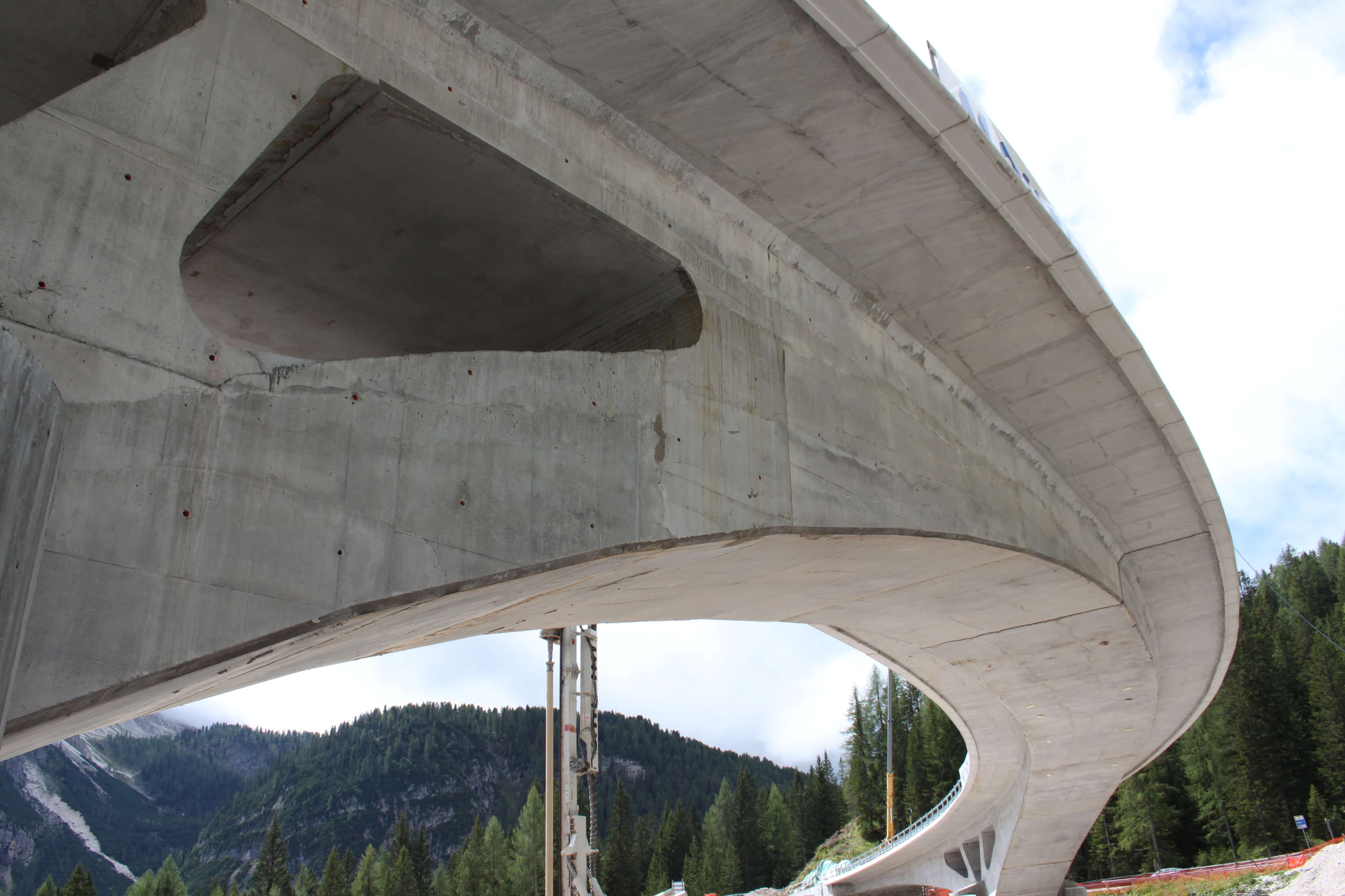 Ecobeton Vetrofluid usato su un ponte autostradale in calcestruzzo