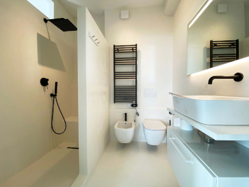 Ecobeton Microbond bagno rivestito in microcemento