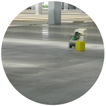 Pavimento in calcestruzzo di una fabbrica trattato con Evercrete Pavishield