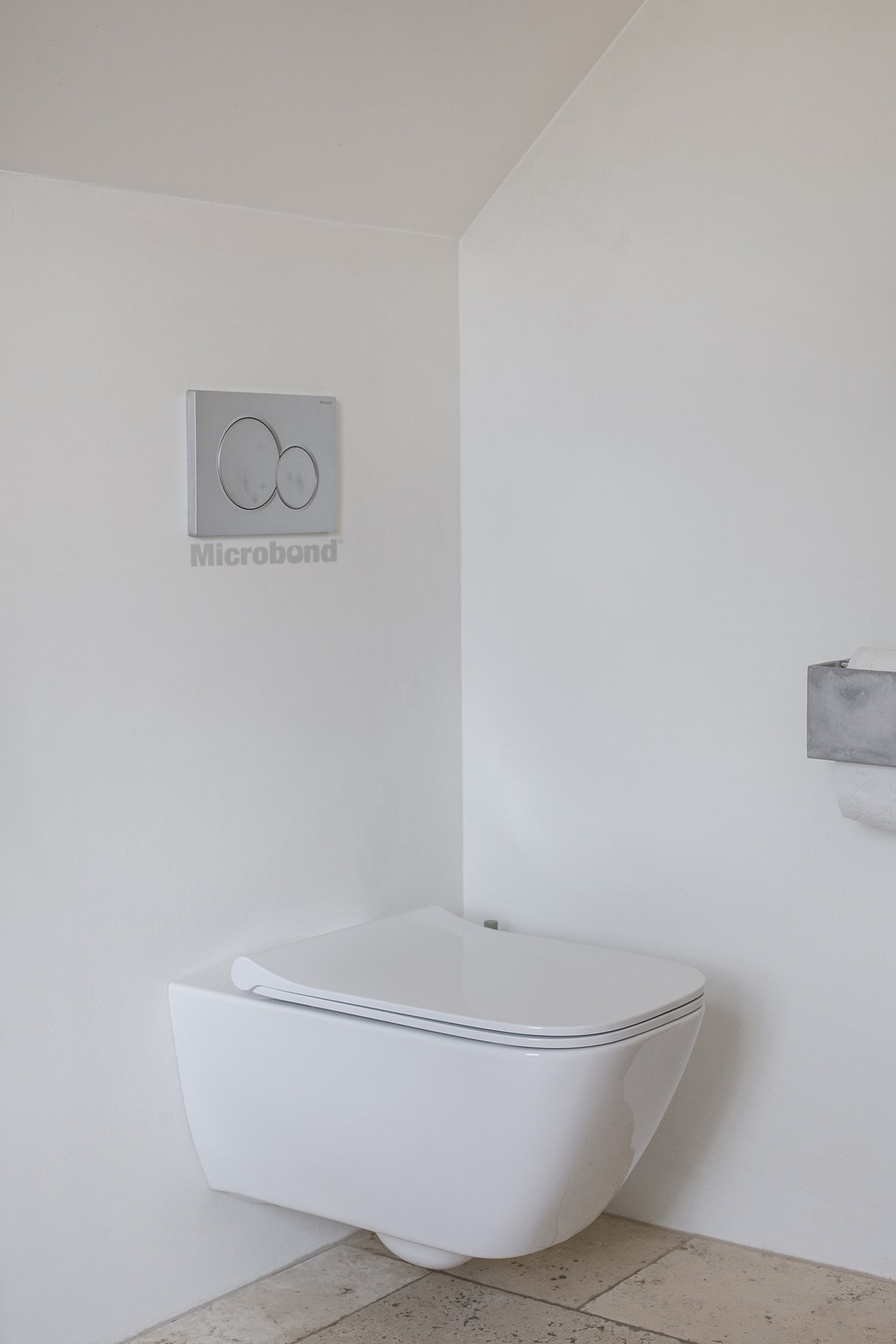 Pareti del bagno rivestite con microcemento Microbond
