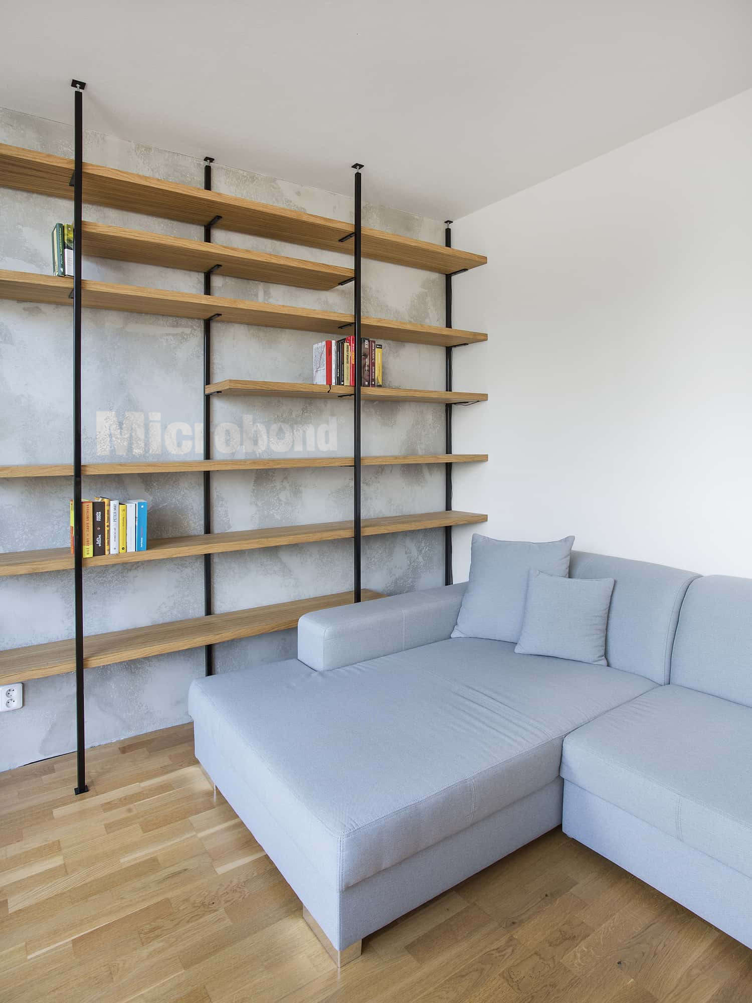 Decorazione murale dietro la libreria