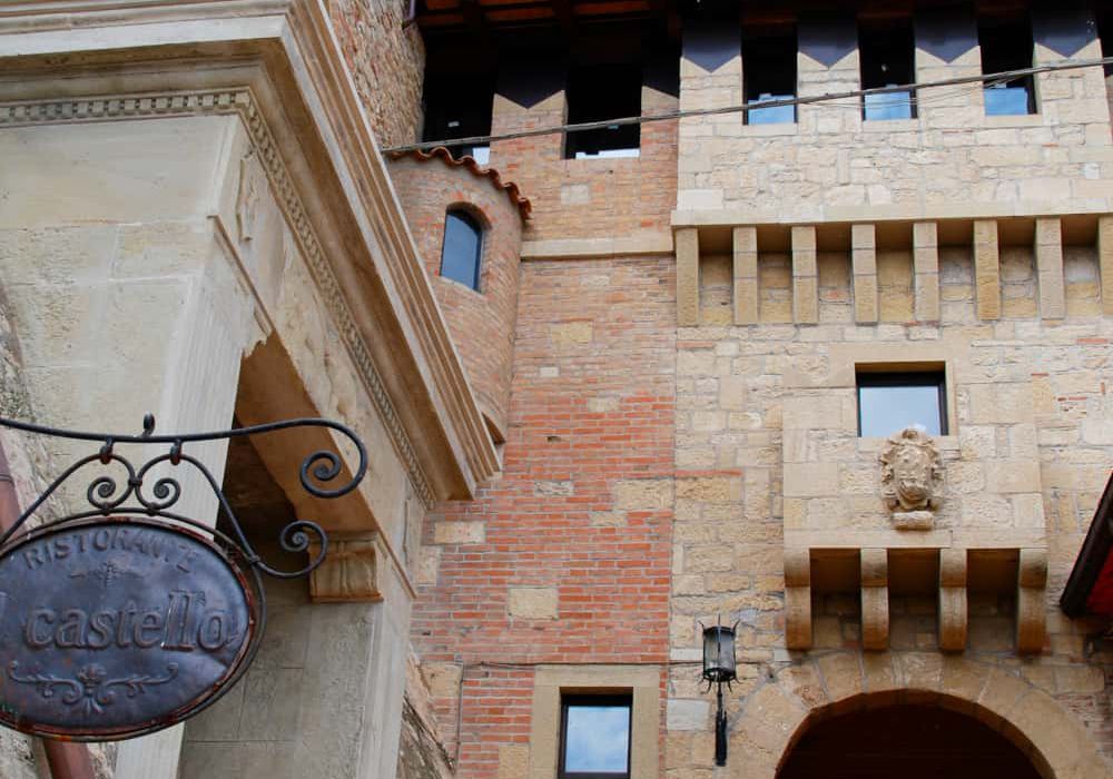 Muro di un castello a San Marino trattato con Brickcover
